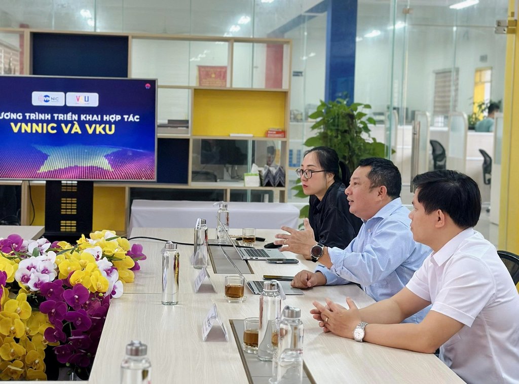Triển khai hợp tác VNNIC và VKU
